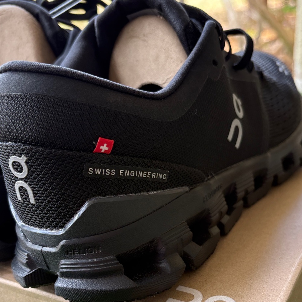 On Cloud X4 black eclipse - image 5